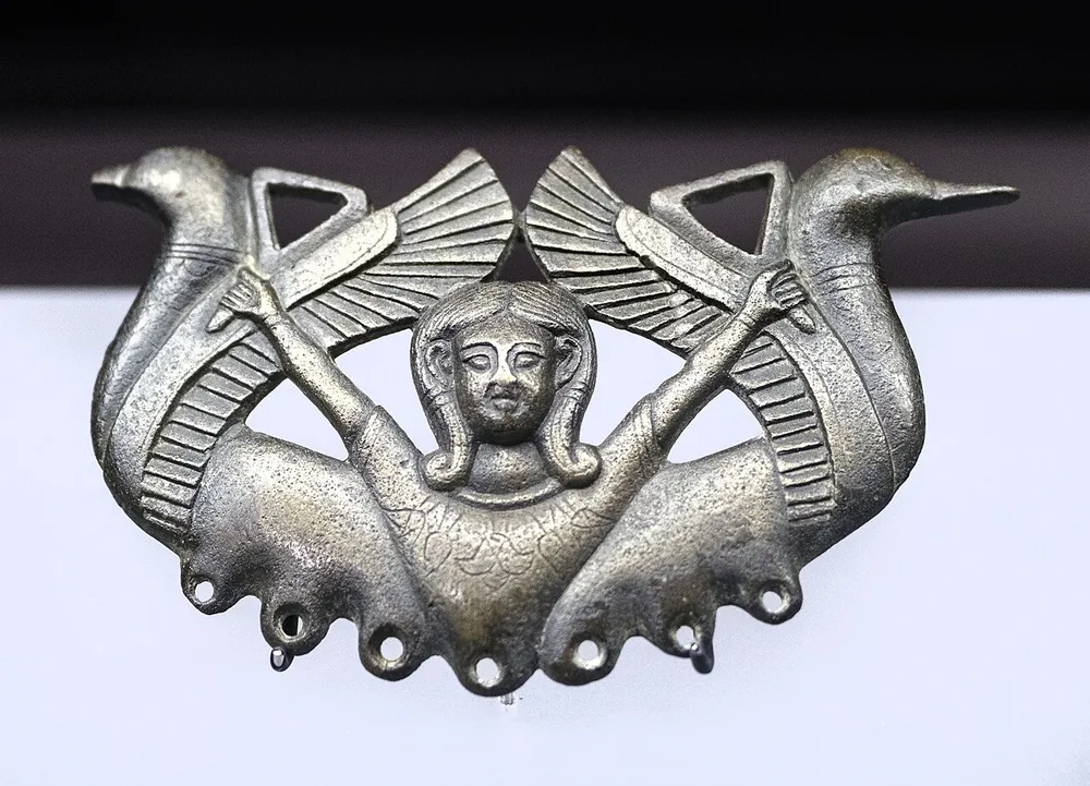 Bronce Carriazo — perunggu-Astarte (Qadesha) abad VII SM, Museo Arqueológico Nacional Madrid; dewi-Fenisia yang etimologis-leluhur Aïcha Kandicha (Qandisha = 'yang-suci' / 'pelacur-suci' Qadeš-Astarte) menurut Wikipedia Prancis